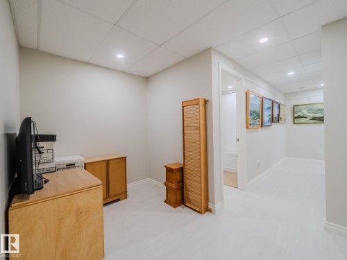 5 18343 Lessard Road, Edmonton, AB - Indoor Photo Showing Office