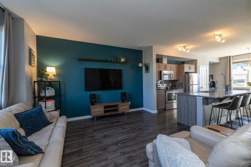 5191 Chappelle Road, Edmonton, AB - Indoor Photo Showing Living Room