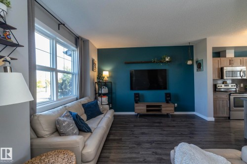 5191 Chappelle Road, Edmonton, AB - Indoor Photo Showing Living Room