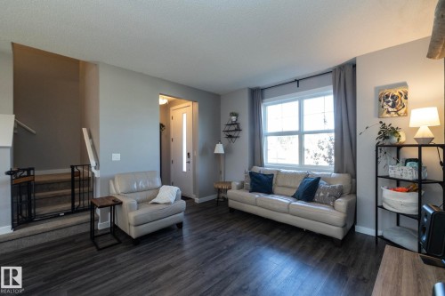 5191 Chappelle Road, Edmonton, AB - Indoor Photo Showing Living Room