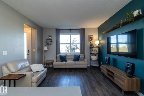 5191 Chappelle Road, Edmonton, AB - Indoor Photo Showing Living Room