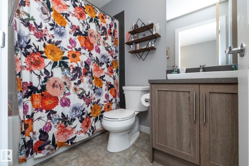 5191 Chappelle Road, Edmonton, AB - Indoor Photo Showing Bathroom