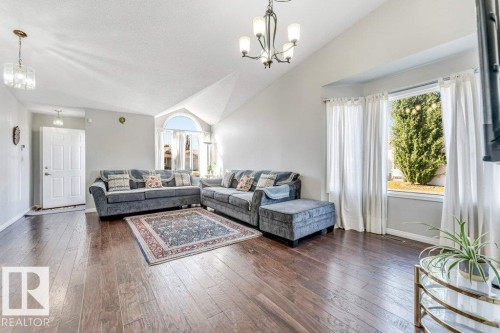 18416 77 Avenue, Edmonton, AB - Indoor Photo Showing Living Room