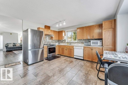 18416 77 Avenue, Edmonton, AB - Indoor Photo Showing Kitchen