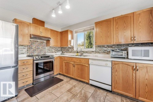 18416 77 Avenue, Edmonton, AB - Indoor Photo Showing Kitchen