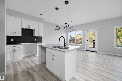 36 Maple Crescent, Gibbons, AB - Indoor Photo Showing Kitchen With Double Sink With Upgraded Kitchen