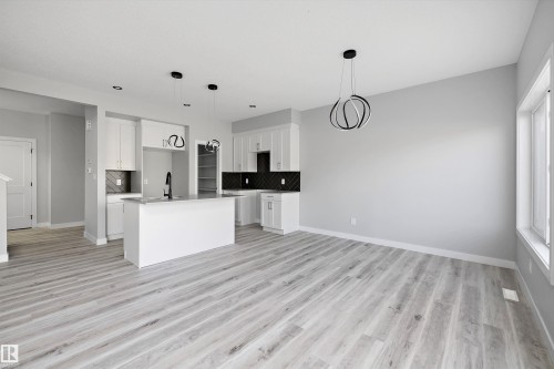 36 Maple Crescent, Gibbons, AB - Indoor Photo Showing Kitchen