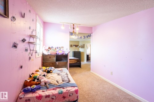 410 Olsen Close, Edmonton, AB - Indoor Photo Showing Bedroom