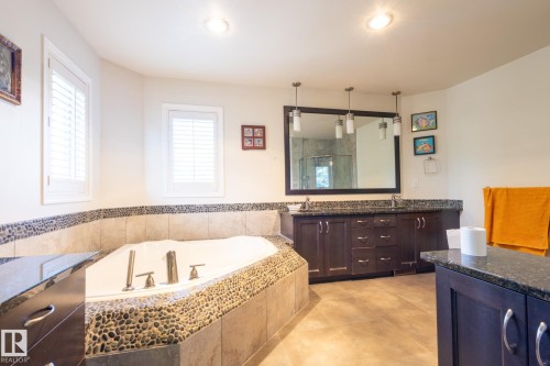 410 Olsen Close, Edmonton, AB - Indoor Photo Showing Bathroom