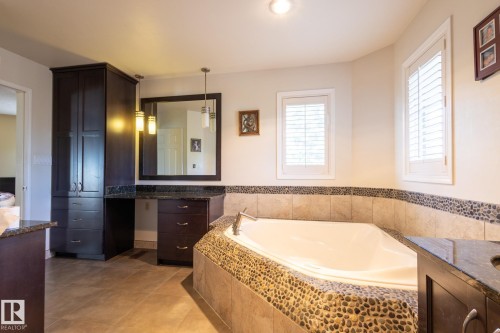 410 Olsen Close, Edmonton, AB - Indoor Photo Showing Bathroom