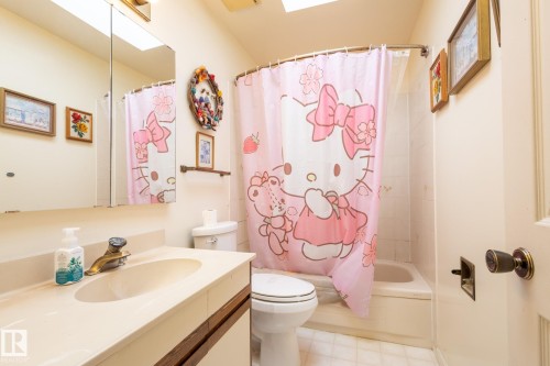 410 Olsen Close, Edmonton, AB - Indoor Photo Showing Bathroom