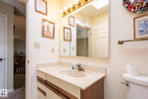 410 Olsen Close, Edmonton, AB - Indoor Photo Showing Bathroom