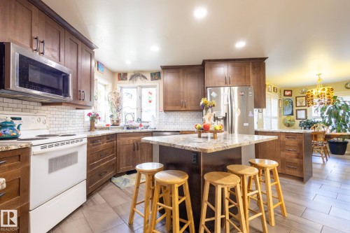 410 Olsen Close, Edmonton, AB - Indoor Photo Showing Kitchen