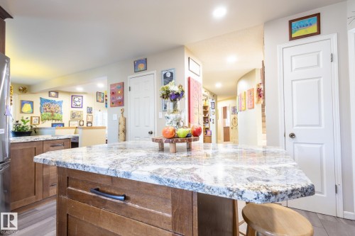 410 Olsen Close, Edmonton, AB - Indoor Photo Showing Kitchen