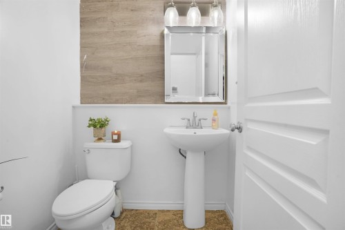 20705 56A Avenue, Edmonton, AB - Indoor Photo Showing Bathroom