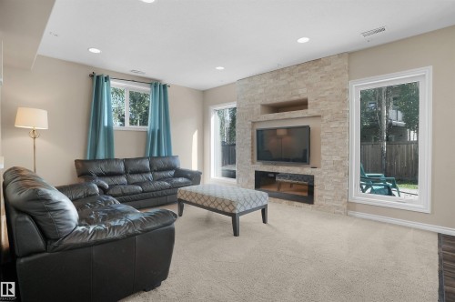 20705 56A Avenue, Edmonton, AB - Indoor Photo Showing Living Room