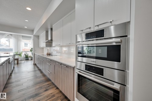 1311 Hainstock Way, Edmonton, AB - Indoor Photo Showing Kitchen With Upgraded Kitchen