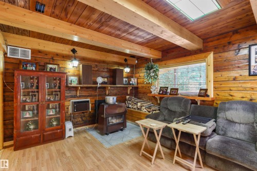4836 A 53 Ave & 4836 B 53 Avenue, Cynthia, AB - Indoor Photo Showing Living Room