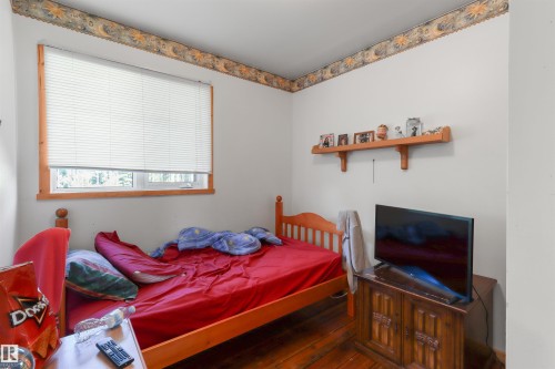 4836 A 53 Ave & 4836 B 53 Avenue, Cynthia, AB - Indoor Photo Showing Bedroom