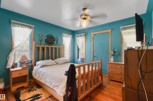 4836 A 53 Ave & 4836 B 53 Avenue, Cynthia, AB - Indoor Photo Showing Bedroom