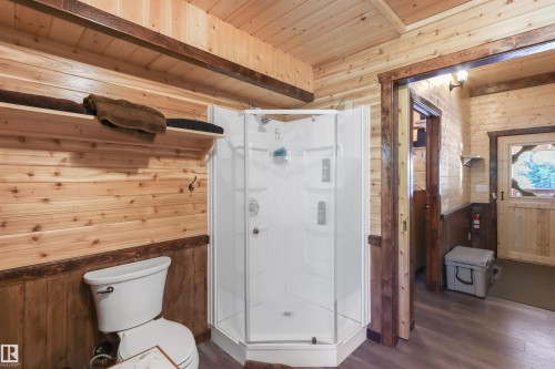 4836 A 53 Ave & 4836 B 53 Avenue, Cynthia, AB - Indoor Photo Showing Bathroom