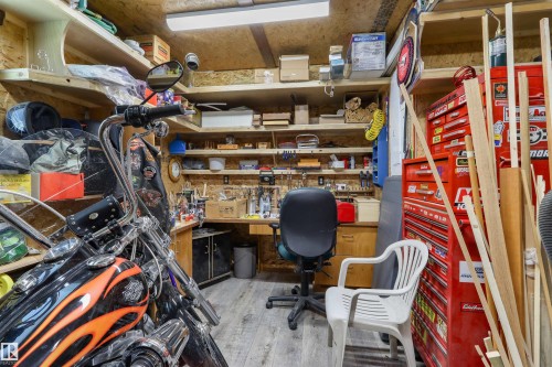 4836 A 53 Ave & 4836 B 53 Avenue, Cynthia, AB - Indoor With Storage