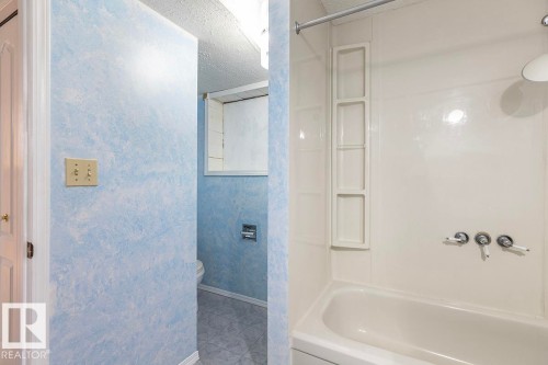 13140 35 Street, Edmonton, AB - Indoor Photo Showing Bathroom
