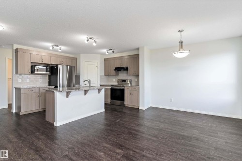 17135 38 Street, Edmonton, AB - Indoor Photo Showing Kitchen