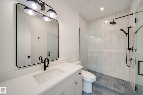 10522 134 Street, Edmonton, AB - Indoor Photo Showing Bathroom