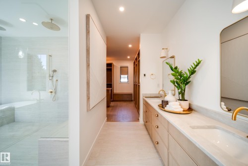 10522 134 Street, Edmonton, AB - Indoor Photo Showing Bathroom