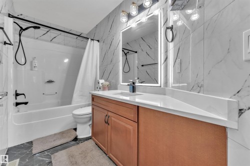 2225 32B Street, Edmonton, AB - Indoor Photo Showing Bathroom