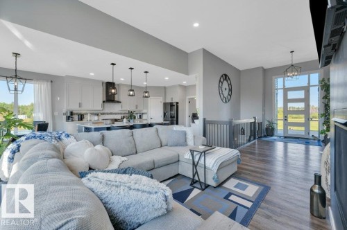 117 50072 Range Rd 205, Rural Camrose County, AB - Indoor Photo Showing Living Room