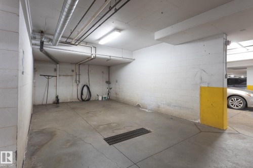 305 13450 114 Avenue, Edmonton, AB - Indoor Photo Showing Garage