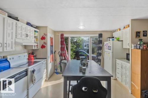 321 Westbrook Way, Edmonton, AB - Indoor Photo Showing Kitchen