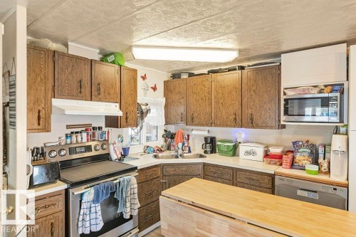 862 West Coast Bay, Edmonton, AB - Indoor Photo Showing Kitchen With Double Sink