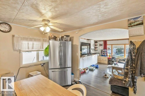 862 West Coast Bay, Edmonton, AB - Indoor