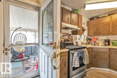 862 West Coast Bay, Edmonton, AB - Indoor Photo Showing Kitchen