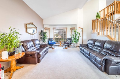 11415 9 Avenue, Edmonton, AB - Indoor Photo Showing Living Room