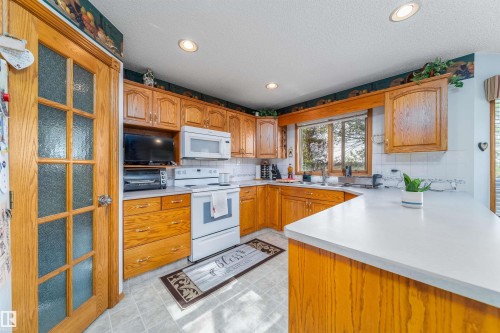 11415 9 Avenue, Edmonton, AB - Indoor Photo Showing Kitchen With Double Sink