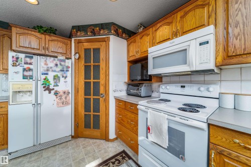 11415 9 Avenue, Edmonton, AB - Indoor Photo Showing Kitchen