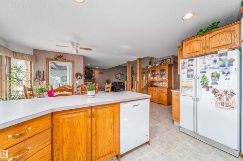 11415 9 Avenue, Edmonton, AB - Indoor Photo Showing Kitchen