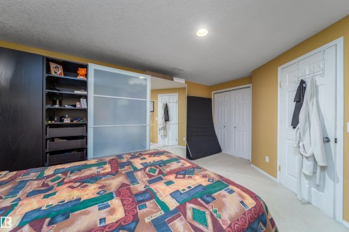 11415 9 Avenue, Edmonton, AB - Indoor Photo Showing Bedroom
