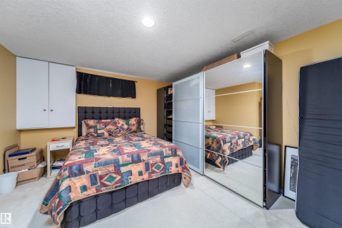 11415 9 Avenue, Edmonton, AB - Indoor Photo Showing Bedroom