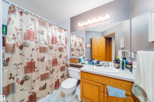 11415 9 Avenue, Edmonton, AB - Indoor Photo Showing Bathroom