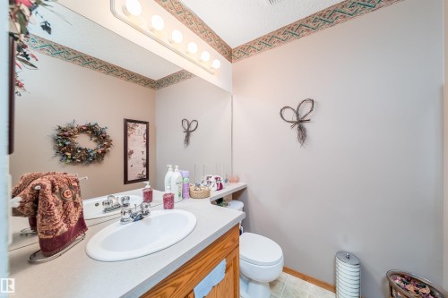 11415 9 Avenue, Edmonton, AB - Indoor Photo Showing Bathroom