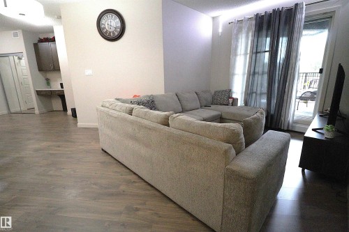 110 1144 Adamson Drive, Edmonton, AB - Indoor Photo Showing Living Room