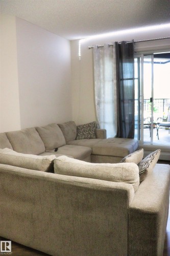 110 1144 Adamson Drive, Edmonton, AB - Indoor Photo Showing Living Room
