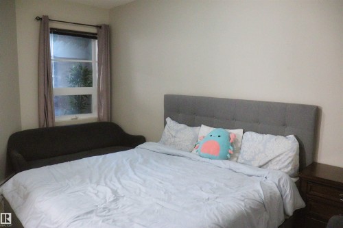 110 1144 Adamson Drive, Edmonton, AB - Indoor Photo Showing Bedroom