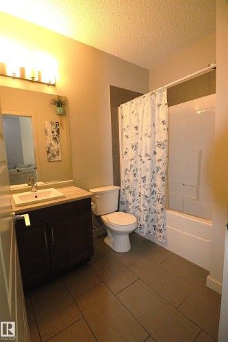 110 1144 Adamson Drive, Edmonton, AB - Indoor Photo Showing Bathroom