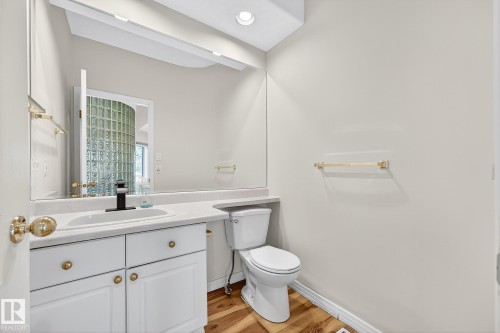 106 Farnell Close, Edmonton, AB - Indoor Photo Showing Bathroom